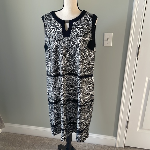 PHASE 7 SEVEN SHIFT DRESS - Picture 2 of 8